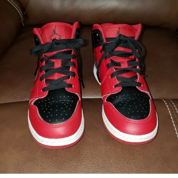 Nike Air Jordan 1 Mid Gym Red Banned Bred Shoes 554725-074 - Size 6Y - Picture 12 of 12
